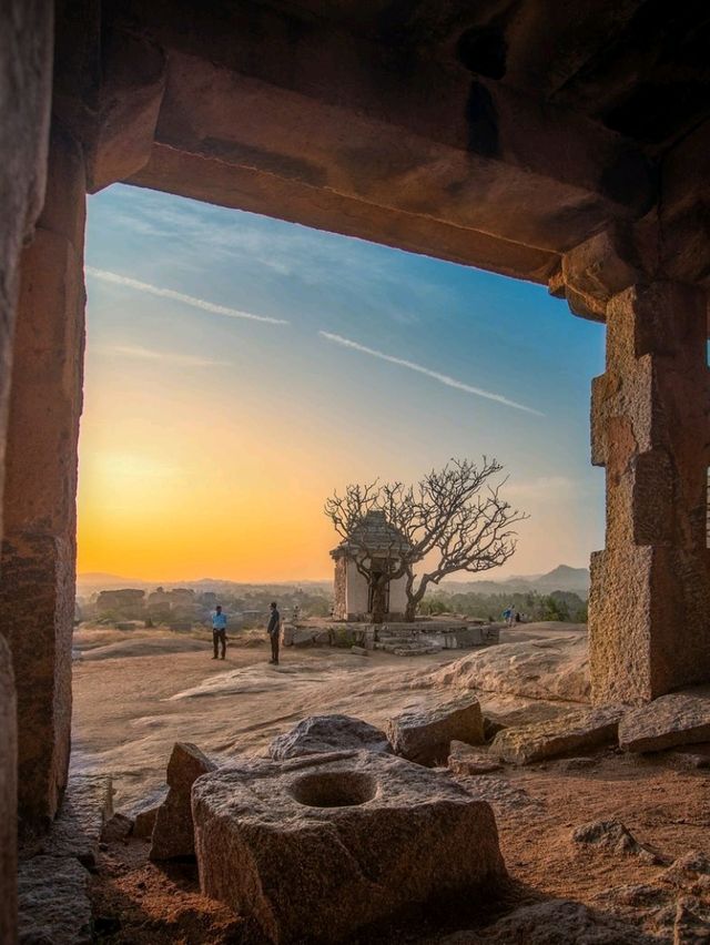 🏛️ Ancient Hampi – A Lost Empire Frozen in Time! 🏰✨