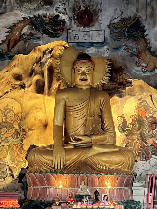 怡保（Ipoh）是馬來西亞霹靂州（Perak）的首府，也是該國第四大城市。這座城市以其錫礦開採歷史、美食、英殖民建築與自然景觀聞名。