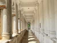 凱莉古堡（Kellie’s Castle）位於馬來西亞霹靂州怡保，是一座充滿神秘色彩的未完成城堡，擁有英國殖民時期的建築風格和各種靈異傳說。