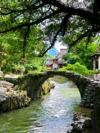 Dailong Bridge: At the Heart of the Ancient Town