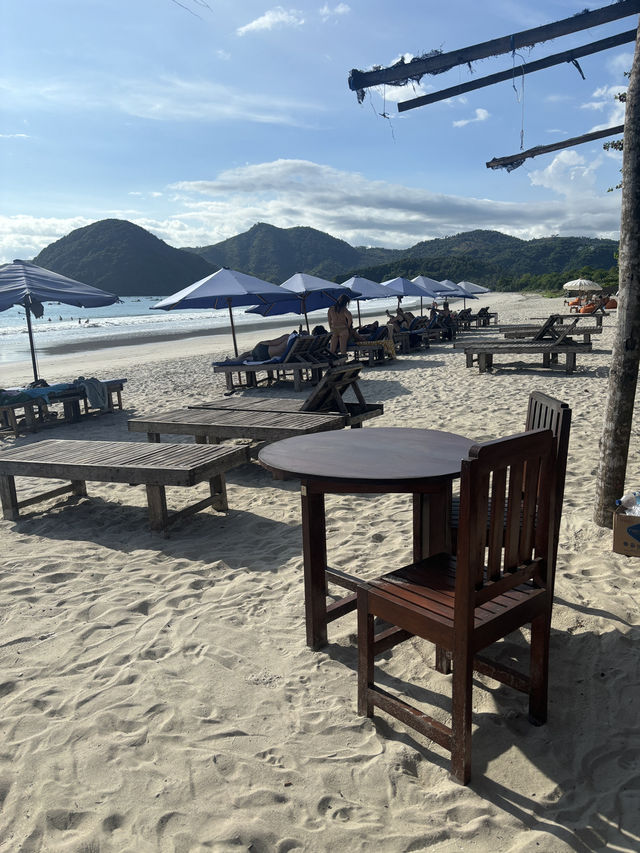 Lunch with a View at Mul’s Surf Bar 🍛🌊