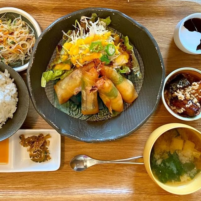 心温まる手作り料理を楽しむ隠れ家カフェ