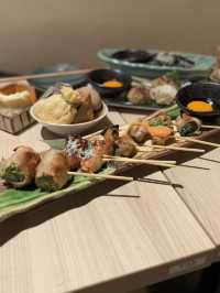 【京都・河原町】旬の海鮮料理と本格炉端焼きを楽しめる「炭と海鮮と串焼きと肴 とっとっと 四条河原町店」
