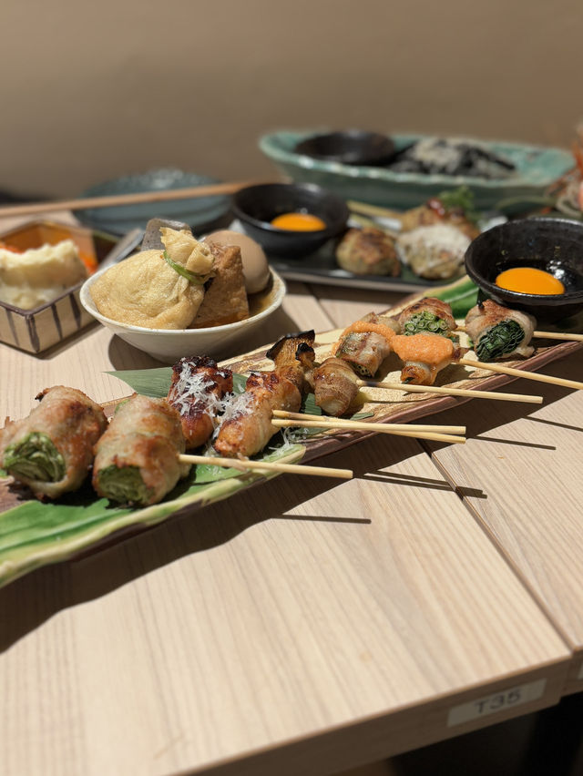 【京都・河原町】旬の海鮮料理と本格炉端焼きを楽しめる「炭と海鮮と串焼きと肴 とっとっと 四条河原町店」