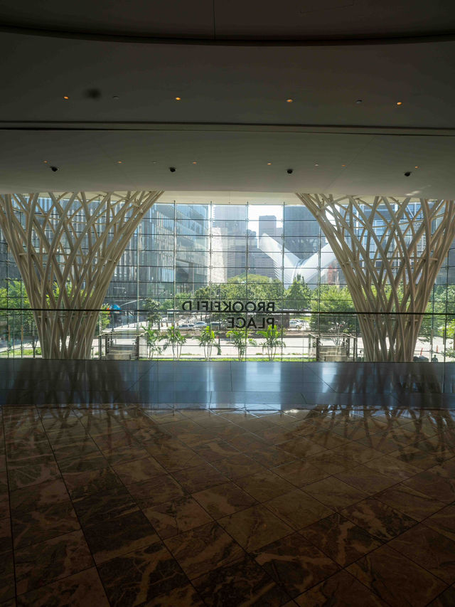 Brookfield Place – 高級感あふれるショッピングモール