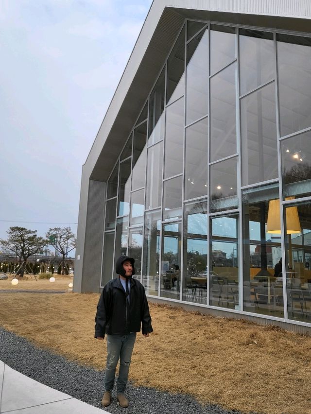 봄이 더 기대되는 낭만가득 함안 대형카페