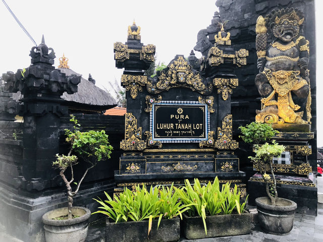 【バリ島】タナロット寺院 観光ガイド