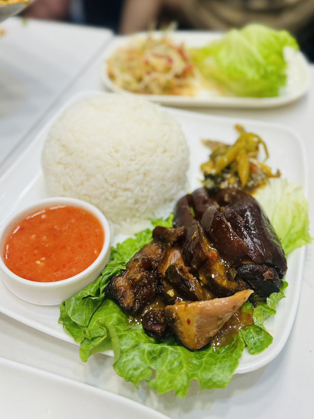 旺角鬧市間圪立不倒泰菜小館🇹🇭