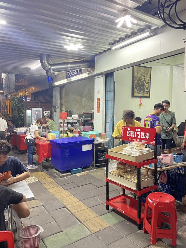 ร้านตามสั่งอร่อยโคราช  “ซ้อเรือง” มีดีที่หมูกรอบ🐷