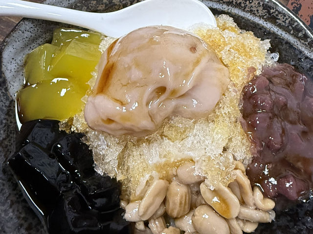 高雄鹽埕區（就是愛豆花）幸福九宮格豆花.種類豐富.非吃不可