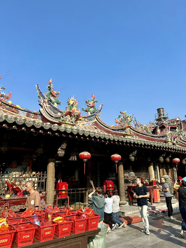 Where Generals Whisper and Pagodas Stand Still: A Day at Tonghuai Guan Yue Temple