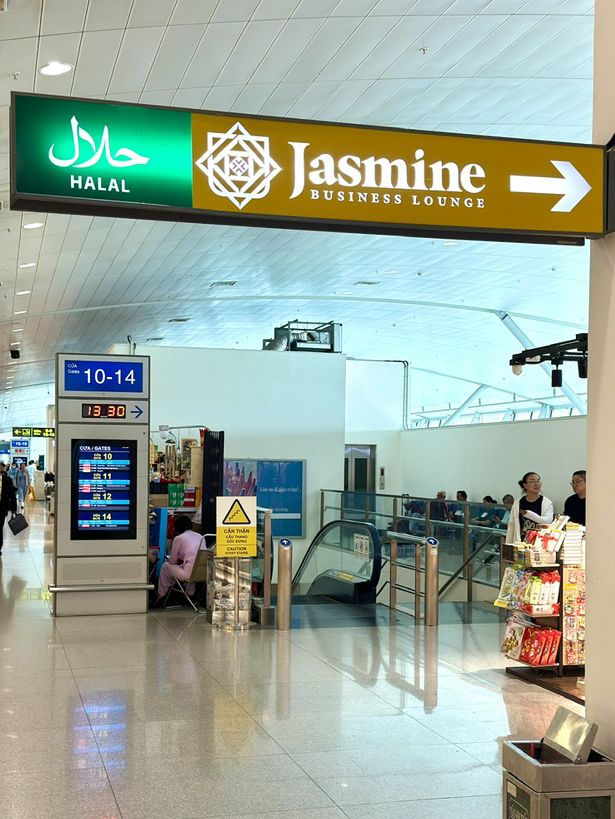 ベトナム　ベトナム観光　タンソンニャット空港のJasmine  Business loungeで快適に過ごす！