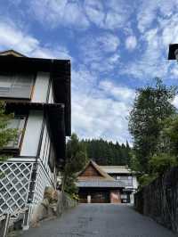【群馬】創業500年 茅葺き屋根の重厚な玄関