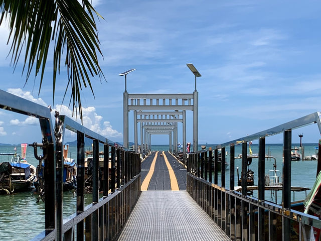 หาดไร่เลย์ กระบี่:หาดสวย ทะเลใส มีภูเขาใหญ่โอบล้อม