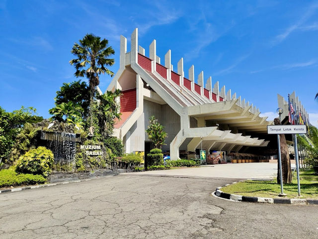 🏛️✨ Dive into Sabah’s Rich Heritage at the Sabah Museum – A Cultural Treasure Trove! 🌿🐘