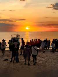 Gorgeous Golden Sands and Crimson Skies, My Tanjung Aru Beach Experience! 