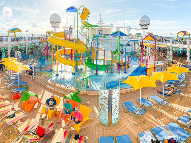 🚢 Freedom of the Seas Review: A Perfect Mix of Thrills & Relaxation! 🌊✨