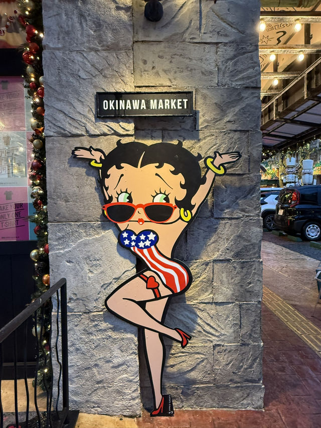 **日本沖繩美國村：充滿異國風情的繽紛樂園！🌴🇺🇸**  
