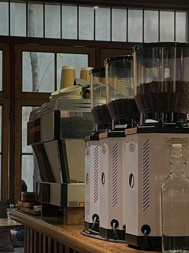 Mono Coffee Lab: Where Minimalism Meets Masterful Coffee