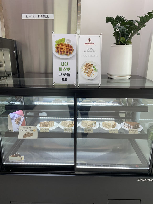 반곡지 뷰를 보며 즐기는 카페