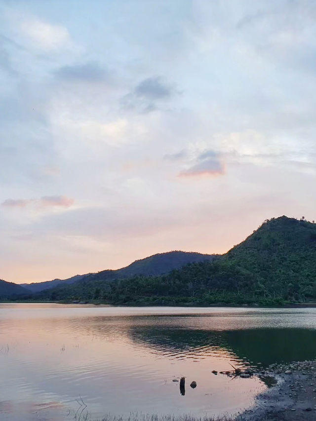 นอนโดมริมน้ำใกล้เขา ใกล้ชิดธรรมชาติที่ลำตะเพิน 