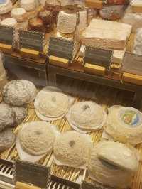 🥐 “세상 모든 맛이 한자리에 – 런던 해롯 백화점 푸드코트”