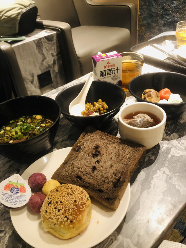 很美味的一個貴賓室集合當地台北的小食