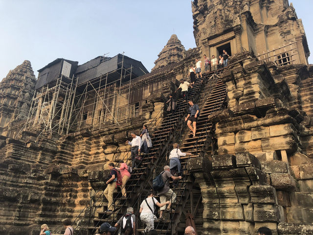 【Angkor Wat｜アンコール・ワット】 東南アジアの神秘と圧倒的スケール。世界最大級の石の寺院