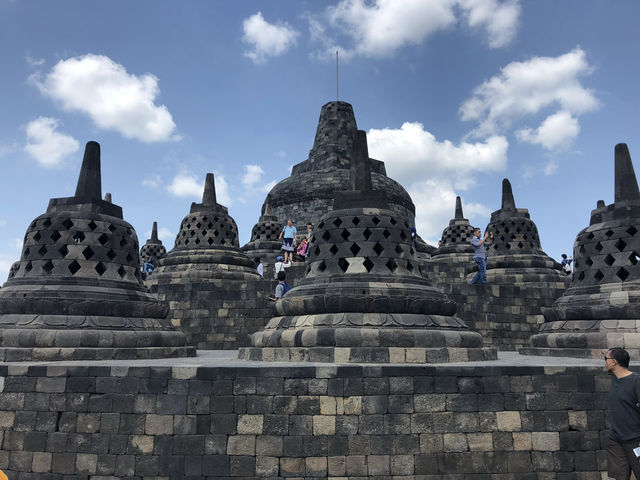 【ボロブドゥール寺院遺跡｜Borobudur Temple】 世界最大級の仏教遺跡、神秘の階段をのぼる旅