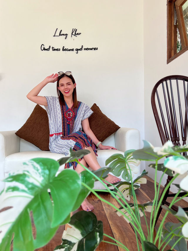 Lhong Khao Café
