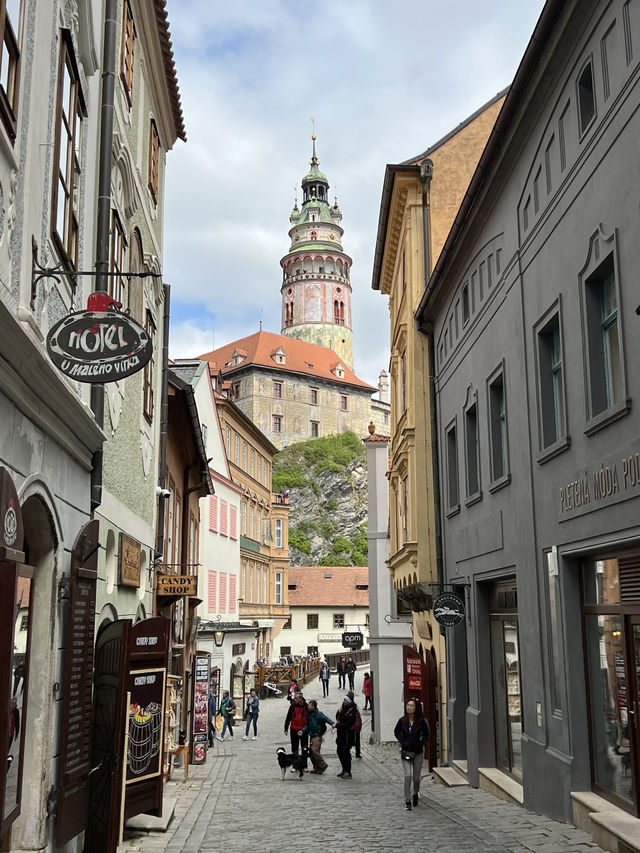 Wandering Through Český Krumlov – Cobblestones, Cafés & Fairytale Vibes