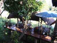 ร้านอาหารริมแก่ง 