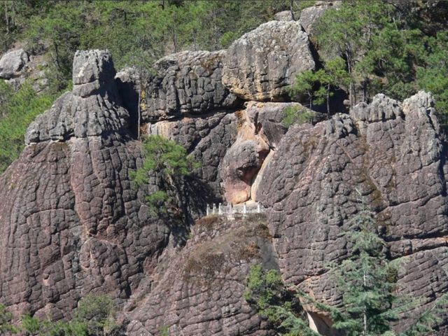 雲南 | 石寶山石窟，雲南規模最大的佛教石窟群