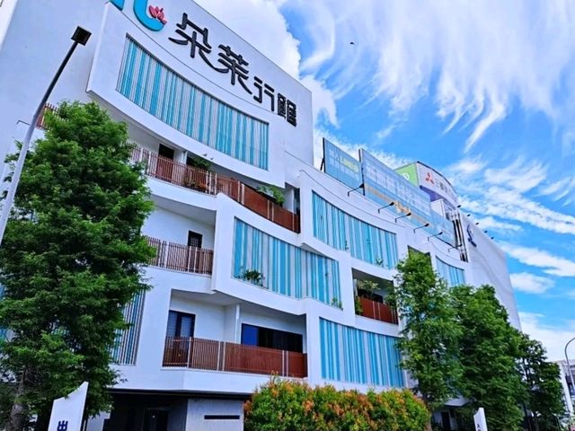 座位於台中市西屯區的朵茉行館，結合絕佳地理位置、現代藝術裝潢和無與倫比的優質服務，讓每一刻都充滿驚喜與感動。