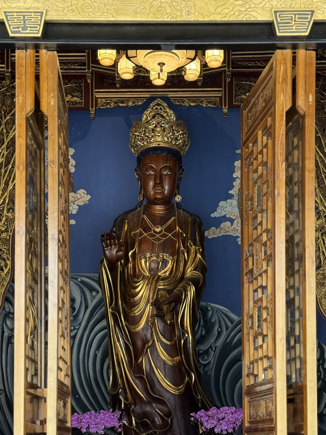 Serene temple next to busy Taikoo Li