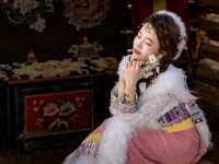 Timeless Beauty in Lijiang: A Tibetan Costume Photoshoot Amidst the Grasslands