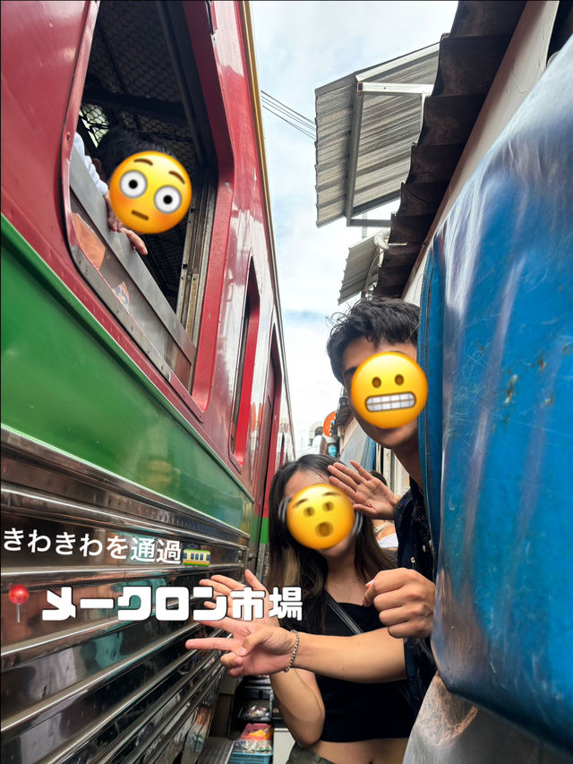 タイ🇹🇭バンコク近郊✨電車がスレスレ通る！🚃メークロン市場