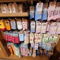 ร้านค้าในโรงแรมดีสนีย์ฮ่องกงมีอะไรบ้าง ? 