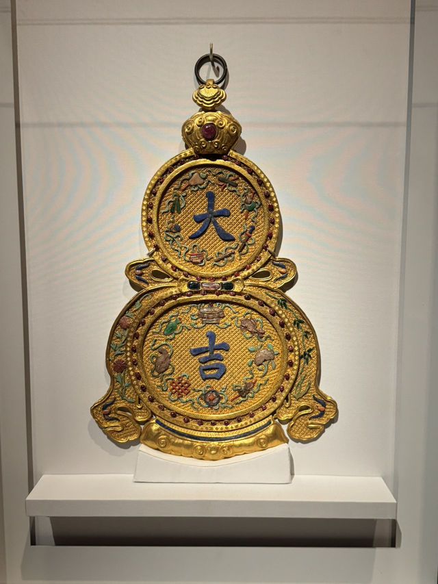 【香港】 故宮又有新展覽3：輪換最新藏品：新龍袍、自來鐘！