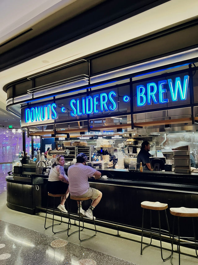 라스베가스 코스모폴리탄 호텔의 푸드코트, Block 16 Urban Food Hall!