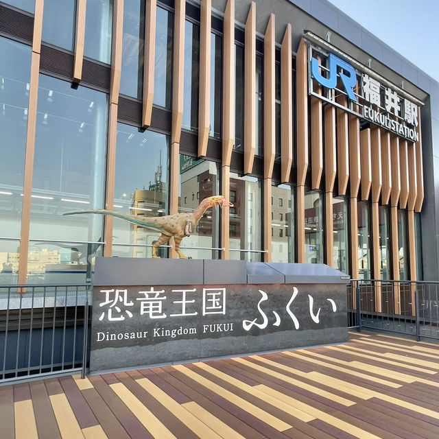 見応え抜群◎恐竜王国の駅がヤバい