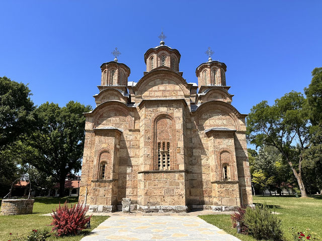 【Gracanica Monastery｜セルビア正教の聖地、コソボの静寂な修道院】 紛争を越えて今も守られる、世界遺産