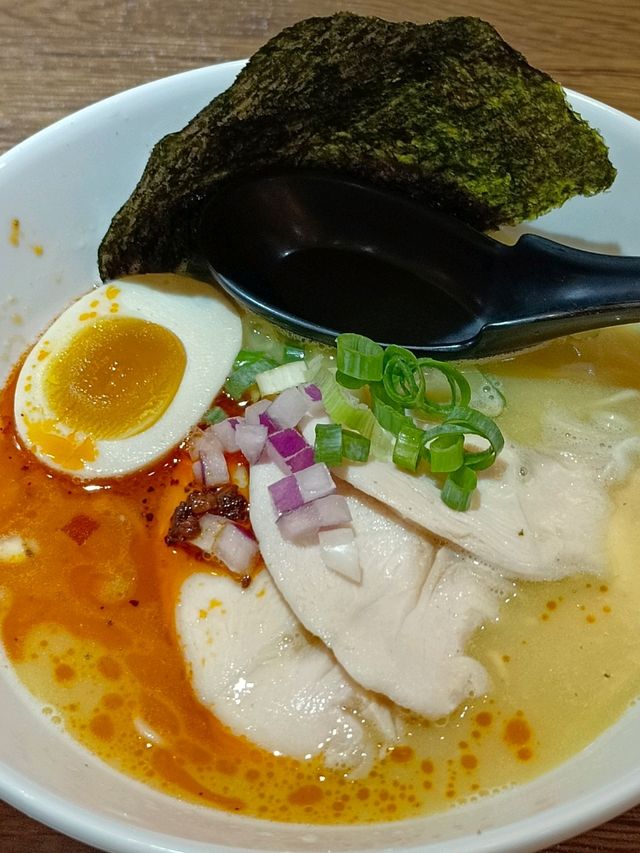 #新莊輔大美食 ，一口入魂雞白湯拉麵&輔大興德屏東夜市豆花