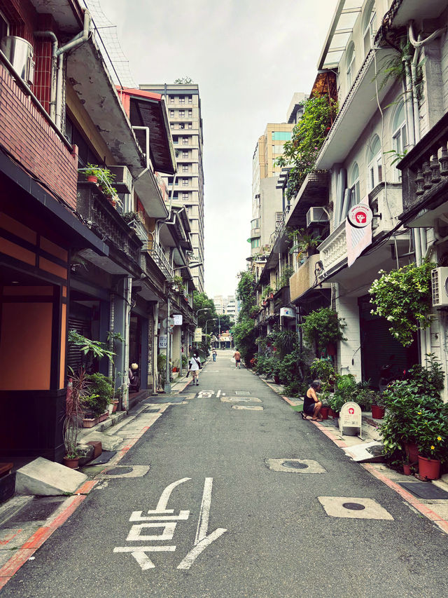 週末午後台北中山・赤峰街散步，老店吃挫冰🍧