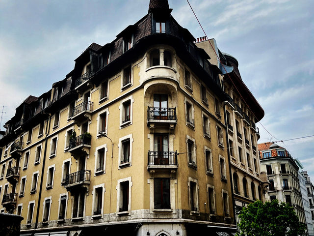 Scenic Ride Along the Lake – A Relaxing Geneva Mini Train Experience