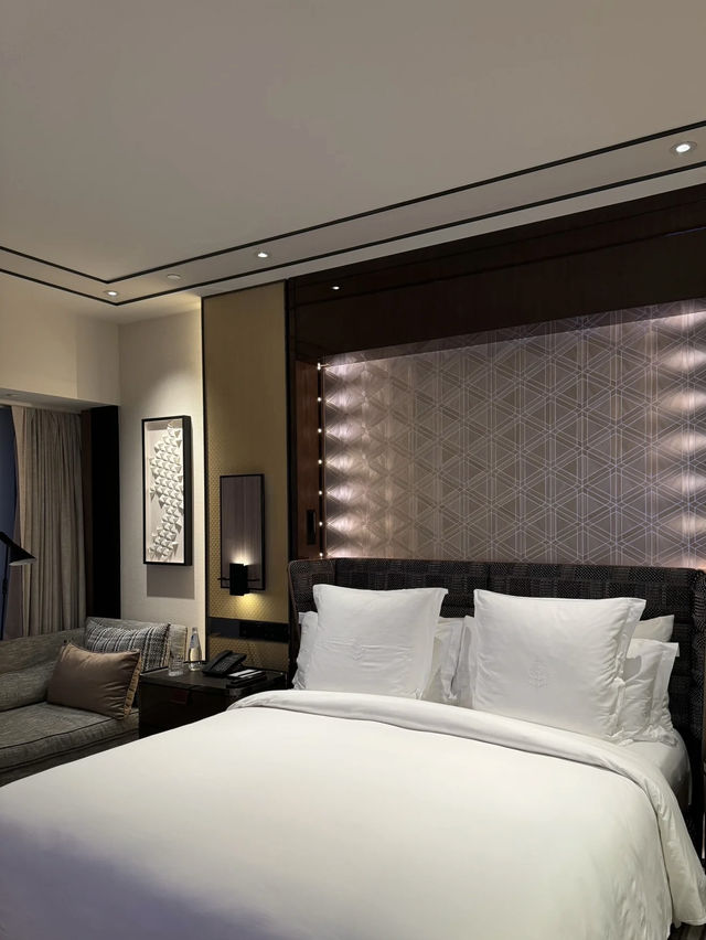 Timeless Elegance and Harbourfront Tranquility at Four Seasons Hong Kong