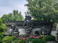 A Ming Dynasty Dream, Wrapped in Shanghai’s Neon Embrace