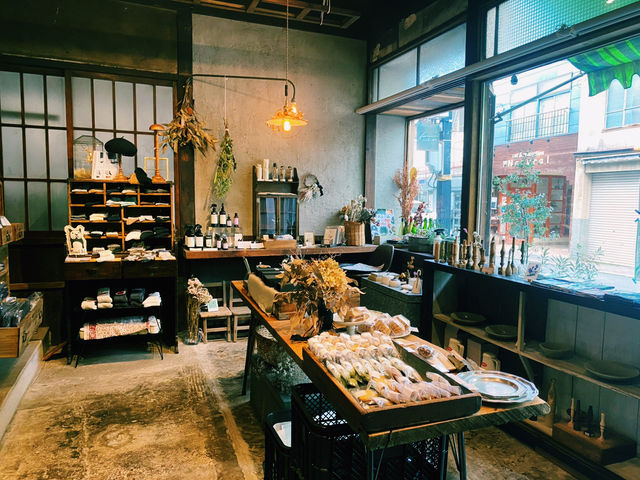 ☕ fumi（フミ）｜諏訪・上諏訪駅から徒歩5分の古い薬局カフェ＆雑貨店 