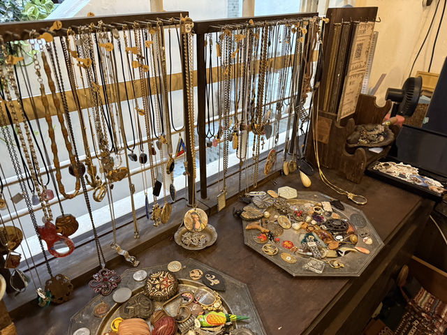 Deeritage – Timeless Vintage Jewelry for the Soulful Collector  
