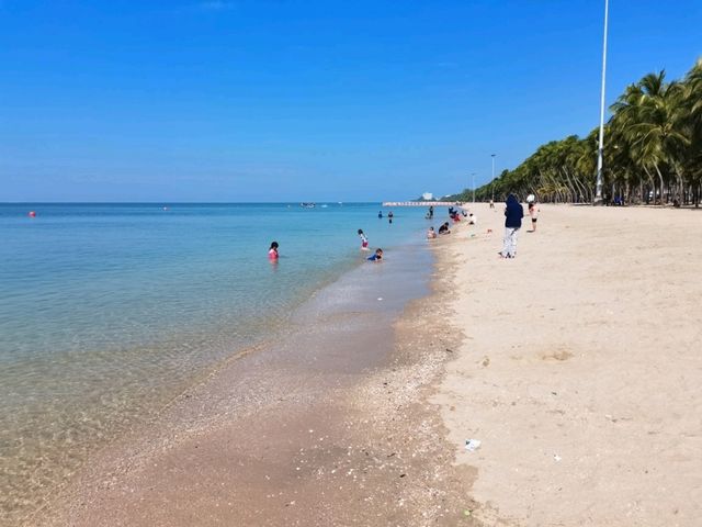 หาดบางแสน จ.ชลบุรี